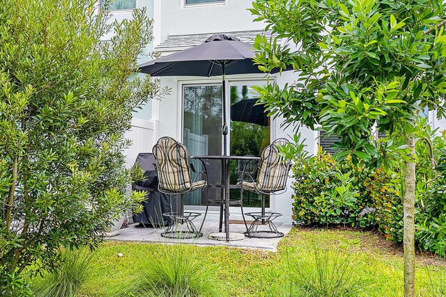 392 SE Sea Hunt Way, Stuart, FL 34994 - rear view of house featuring stucco siding and a patio