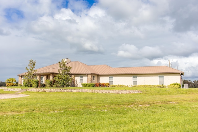 single story home with a front yard