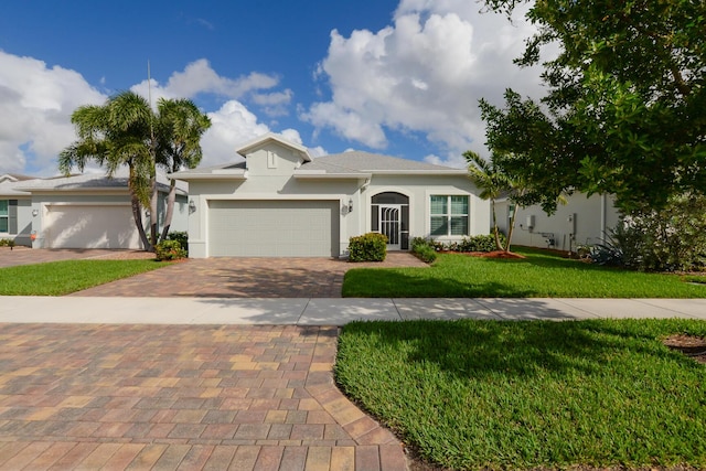 view of front of home featuring a front yard and a garage