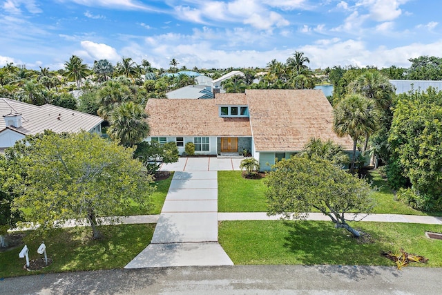 cape cod house featuring a front yard