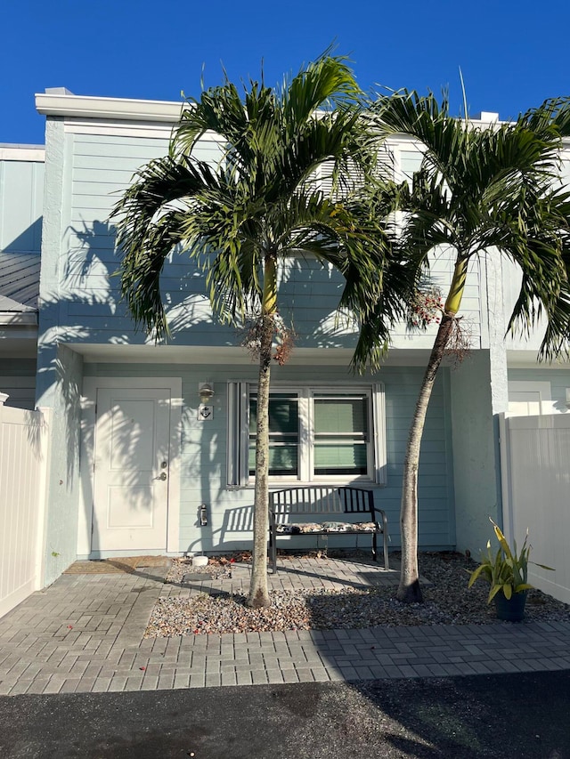 view of front facade featuring covered porch