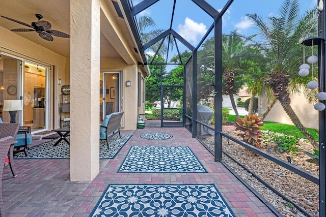 sunroom with ceiling fan