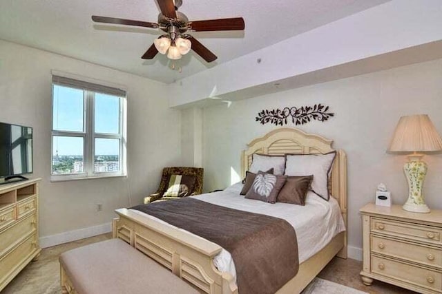 bedroom with ceiling fan