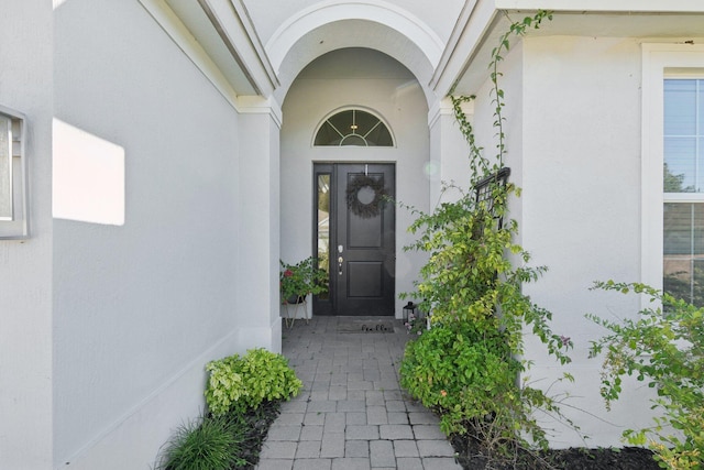 view of exterior entry with stucco siding