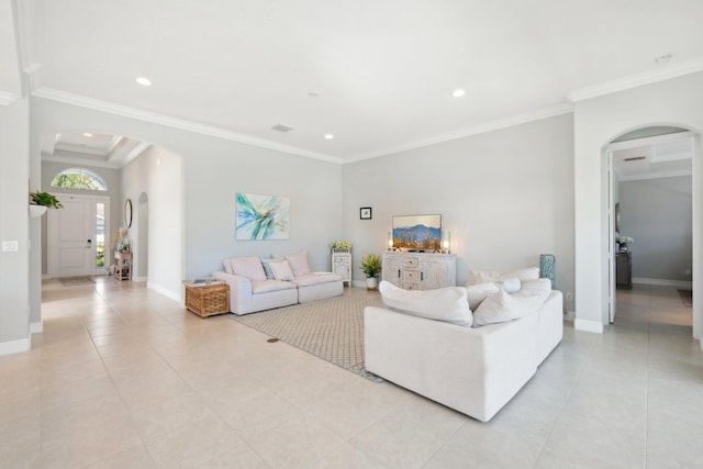 living area with recessed lighting, baseboards, arched walkways, and crown molding