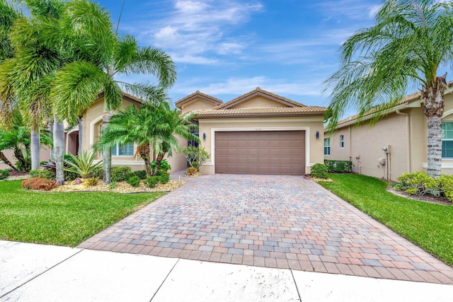 view of front of house featuring a garage and a front yard