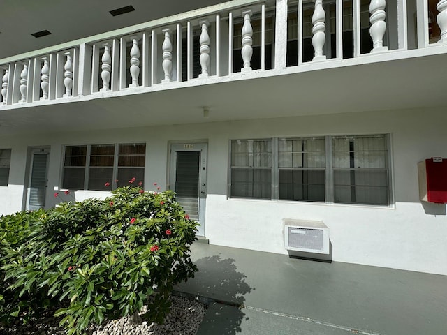 entrance to property featuring a balcony