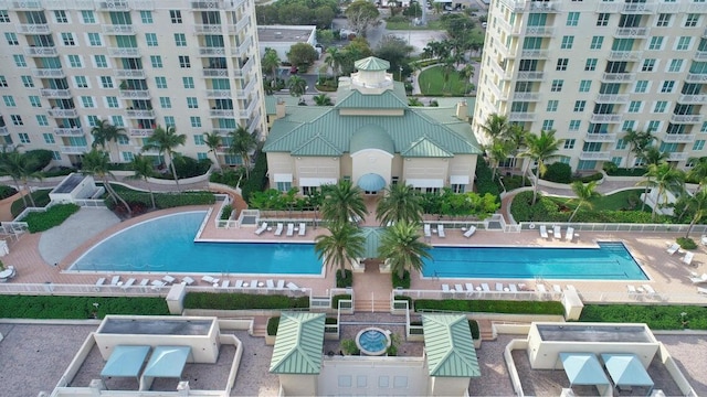 view of swimming pool