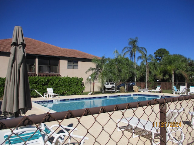 view of swimming pool