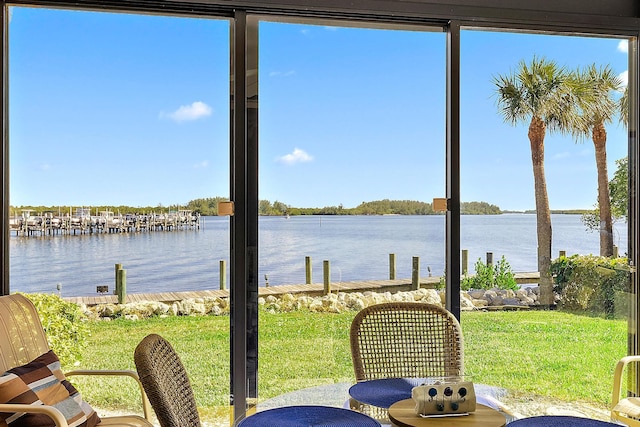 view of yard featuring a water view