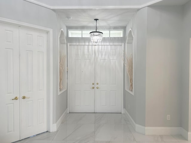 foyer featuring a notable chandelier