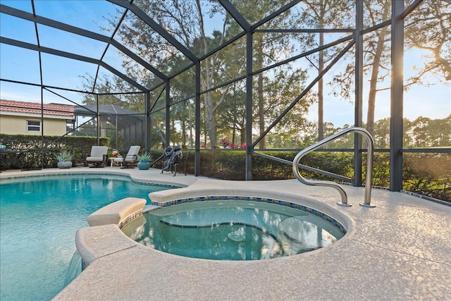 view of swimming pool with an in ground hot tub, a lanai, and a patio area