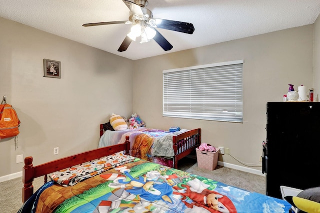 bedroom with a textured ceiling, light carpet, and ceiling fan