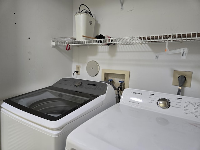 laundry room with laundry area and washing machine and dryer