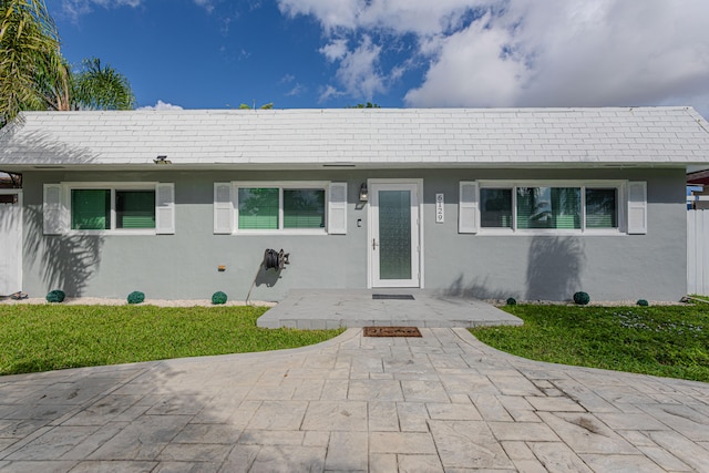 ranch-style home with a front lawn