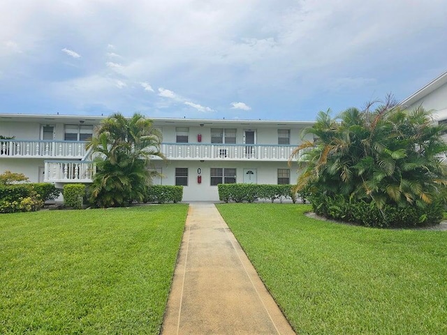 view of front of house with a front yard