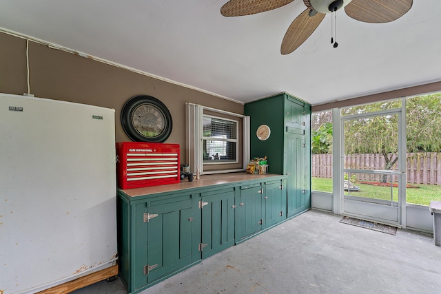 sunroom featuring ceiling fan