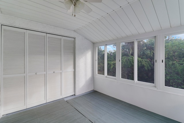 unfurnished sunroom with vaulted ceiling and ceiling fan