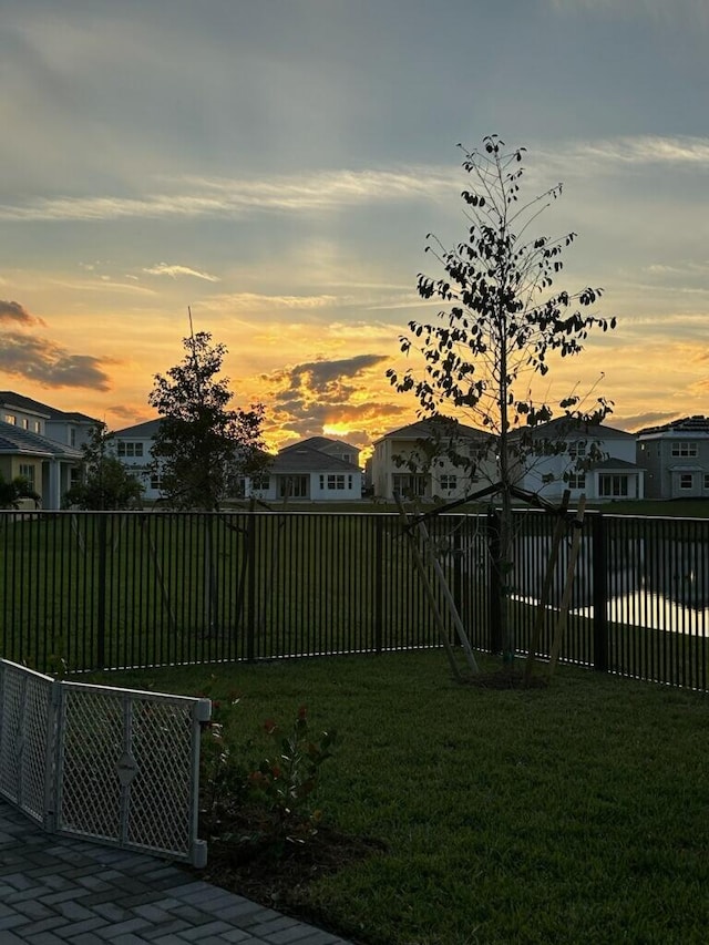 view of yard at dusk