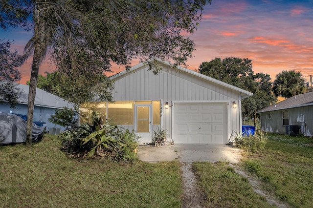 view of front of property featuring a garage and a yard