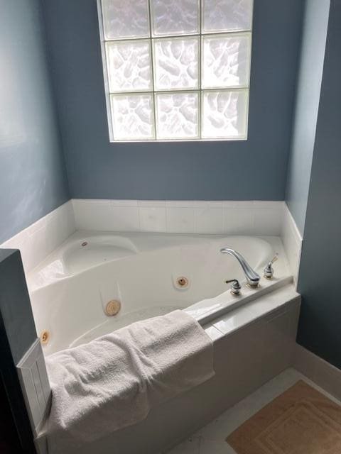 bathroom featuring a bathtub