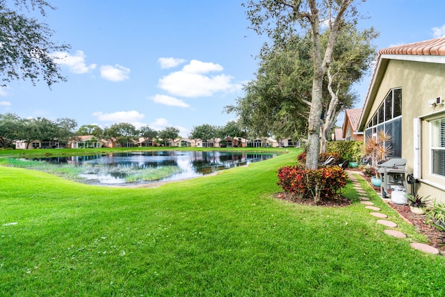 view of yard featuring a water view