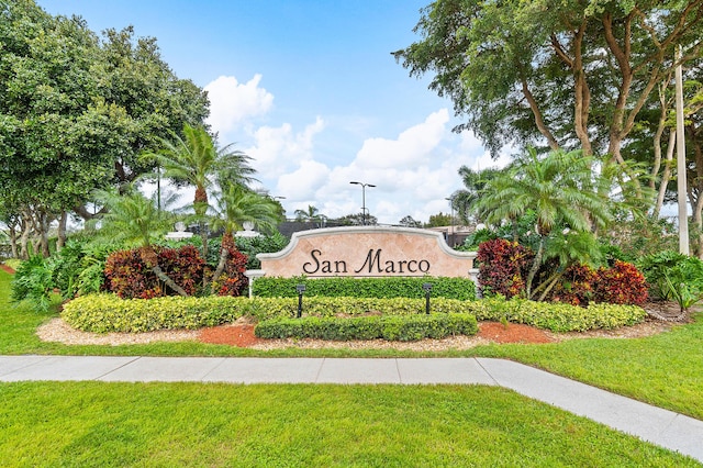 community / neighborhood sign featuring a lawn