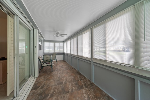 sunroom with ceiling fan