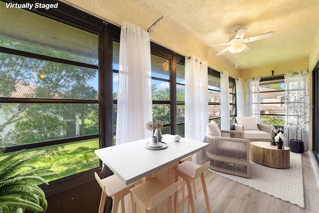 sunroom with ceiling fan