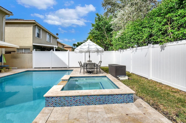 view of pool featuring an in ground hot tub