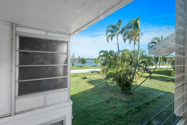 view of yard featuring a water view