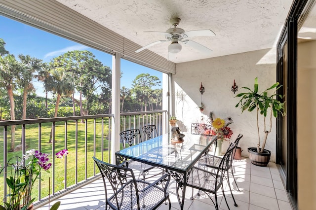 sunroom featuring ceiling fan