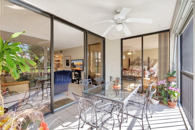 sunroom / solarium featuring ceiling fan