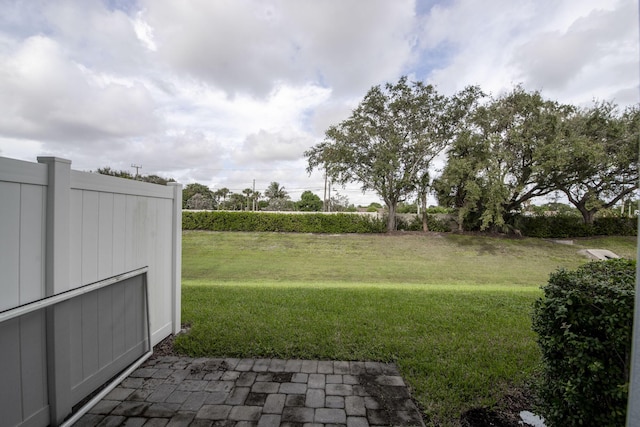 6341 Topsail Dr, West Palm Beach, FL 33413 - view of grassy yard