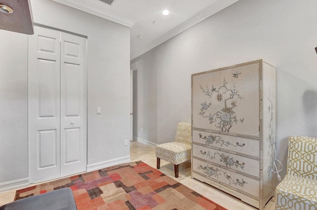 living area with ornamental molding