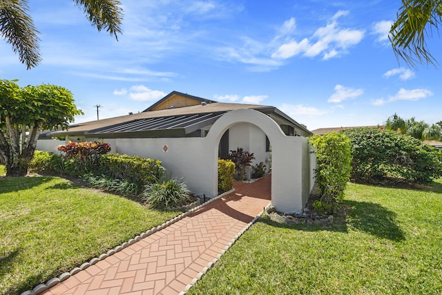 exterior space featuring a lawn