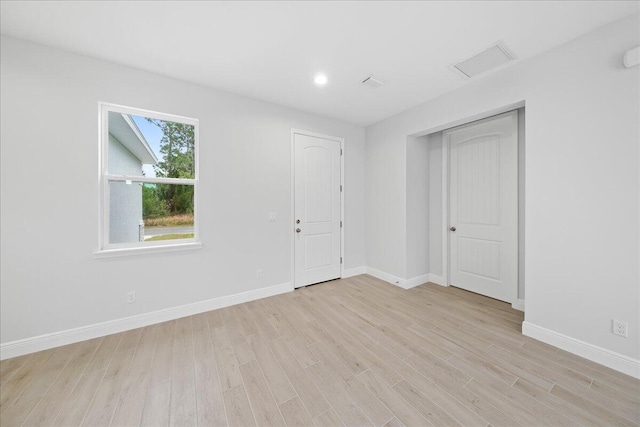 unfurnished room featuring light hardwood / wood-style flooring