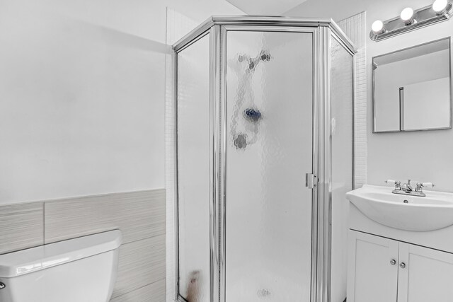 tiled bedroom featuring ensuite bath, ceiling fan, a closet, and a textured ceiling