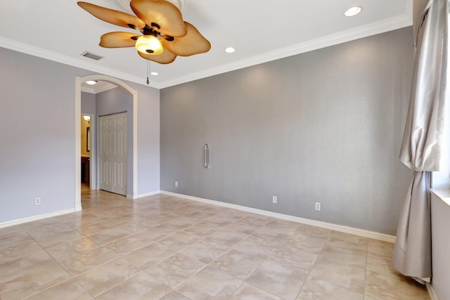 empty room featuring ceiling fan and ornamental molding