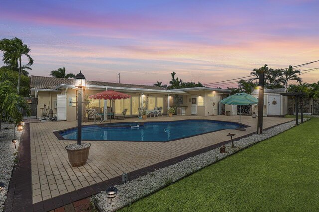 view of swimming pool featuring a fenced backyard, a fenced in pool, a ceiling fan, and a patio