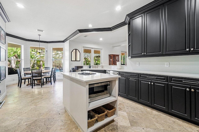 kitchen with kitchen peninsula, a textured ceiling, decorative light fixtures, and crown molding