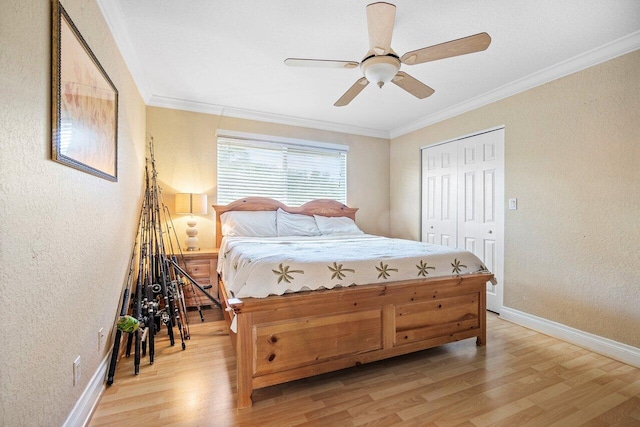 bedroom featuring ceiling fan, a closet, ornamental molding, and light wood-type flooring