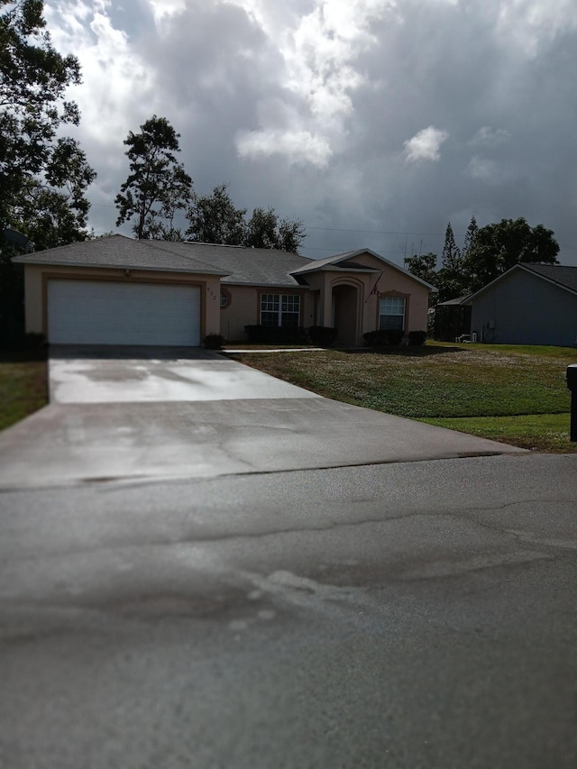 view of front of house featuring a front yard and a garage