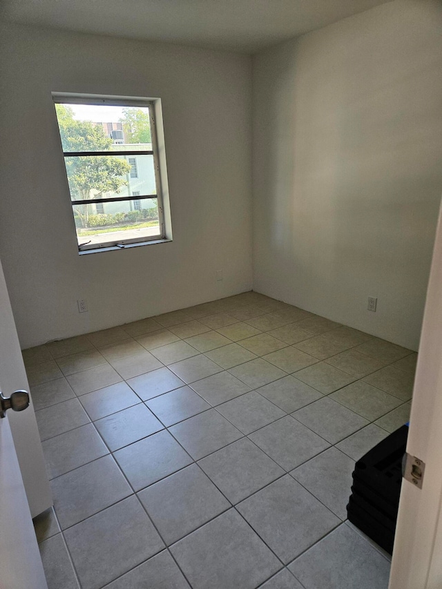 spare room featuring light tile patterned floors