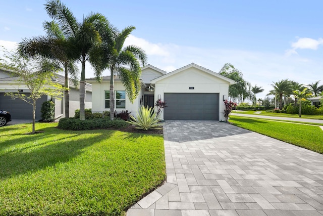 view of front facade featuring a front lawn and a garage