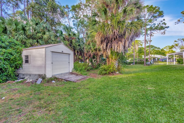 view of yard featuring a shed