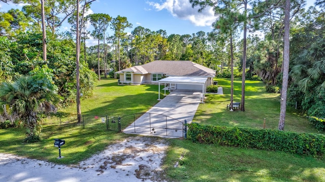 view of front of property featuring a front yard