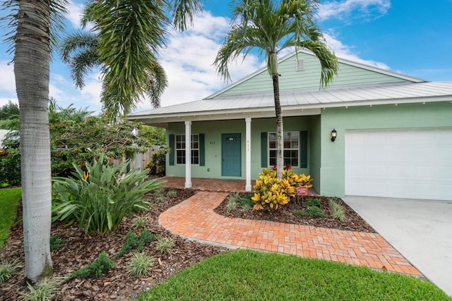 view of front of house with covered porch and a garage