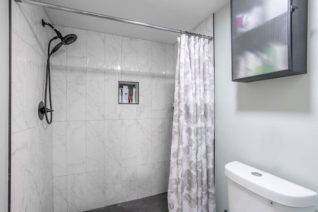 bathroom featuring a shower with curtain and toilet