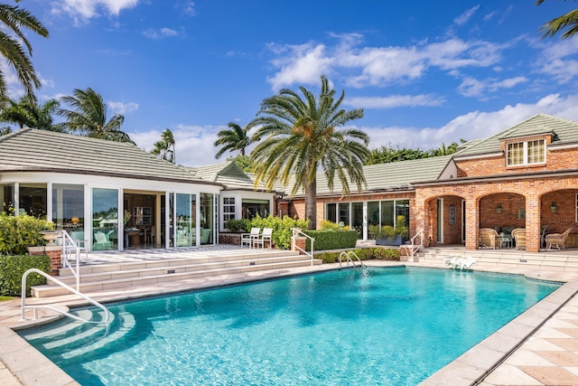 view of swimming pool featuring a patio